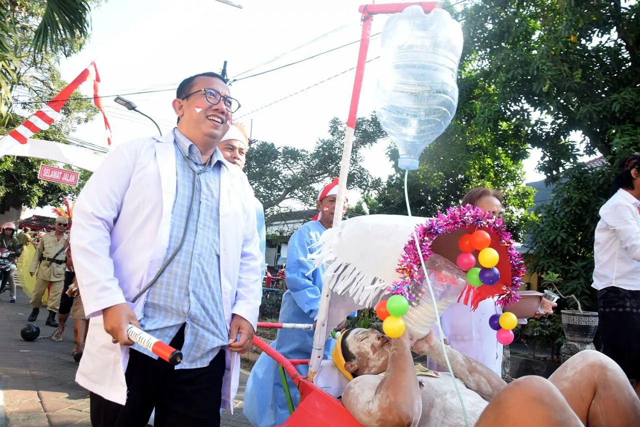 Karnaval Perjuangan Warga Karangmenjangan Surabaya