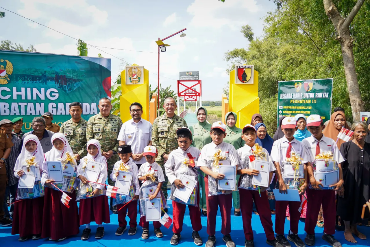 Pangdam V/Brawijaya Hadiri Launching 200 Jembatan Perintis Garuda Bersama Kasad di Nganjuk