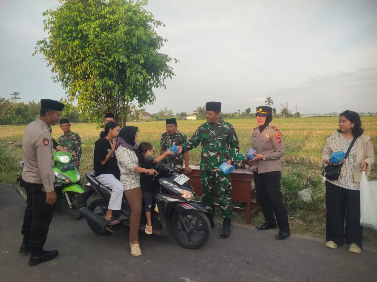 Foto : Forkopimcam Boyolangu Perkuat Kepedulian Sosial di Bulan Ramadhan.