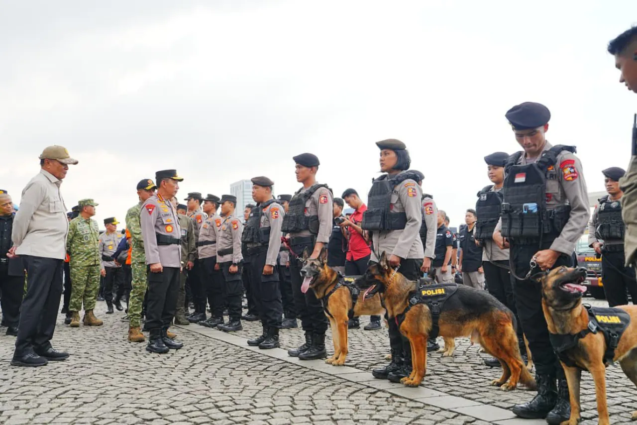 Foto : Pimpin Apel Operasi ketupat, Kapolri Instruksikan Jajaran Wujudkan Mudik Aman-Keluarga Bahagia