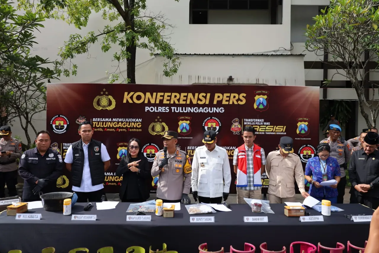 Foto : Polres Tulungagung Ungkap Kasus Penyuntikan LPG 3 Kg Dua Tersangka Diamankan.