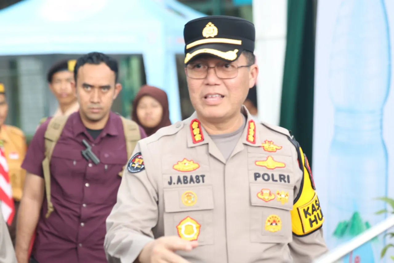 Ket Foto : Operasi Ketupat Semeru, Polda Jatim Jaga Kekhusukan Ibadah Umat dan Stabilitas Kamtibmas