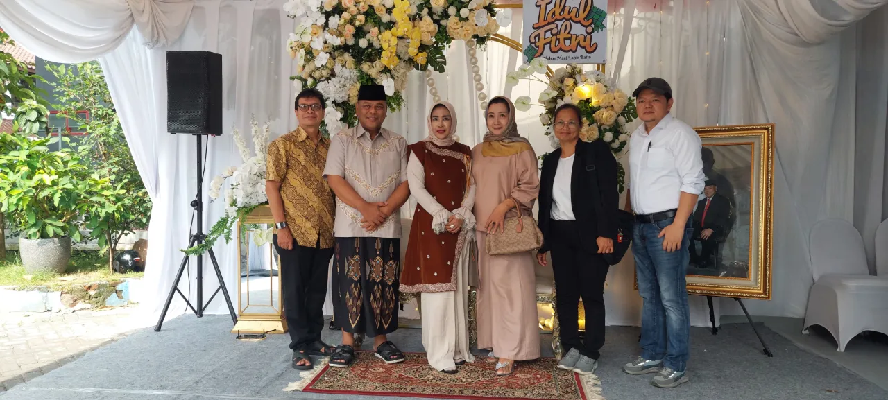 Ket Foto : Keluarga Besar Rahmat Muhajirin Open House, Wabup Mimik Idayana Peluk Erat Warga Tanpa Sekat