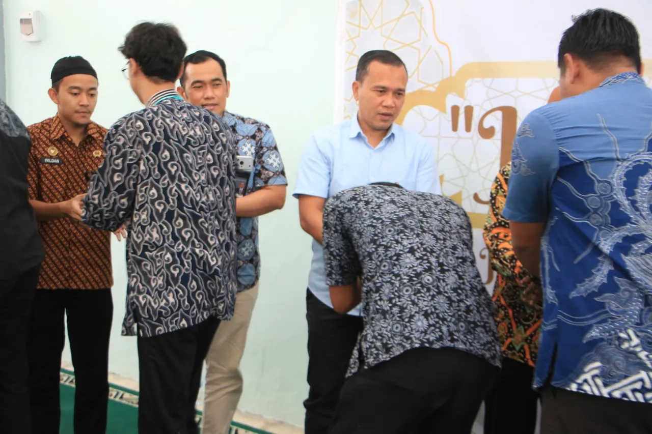 Ket Foto : Momentum Jumat Penuh Berkah, Lapas I Madiun Rangkaikan Halal Bihalal dengan Jumrah Jum’at Menjemput Rahmat