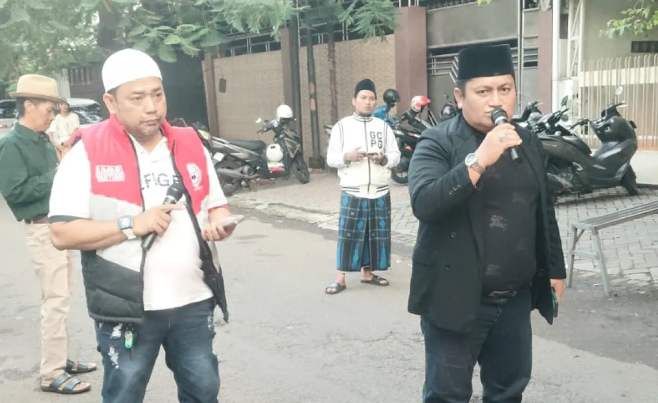 Foto : Abah Samsul yang didampingi oleh Ketum KWI Umar Hayat