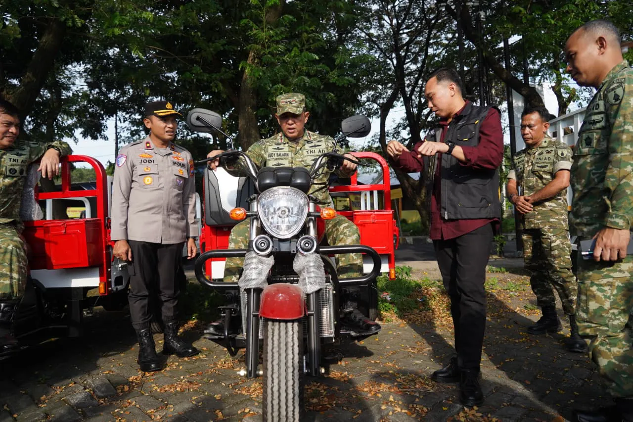 Ket Foto : Pangdam V/Brawijaya Tinjau Kesiapan Peresmian Nasional Koperasi Merah Putih di Lamongan