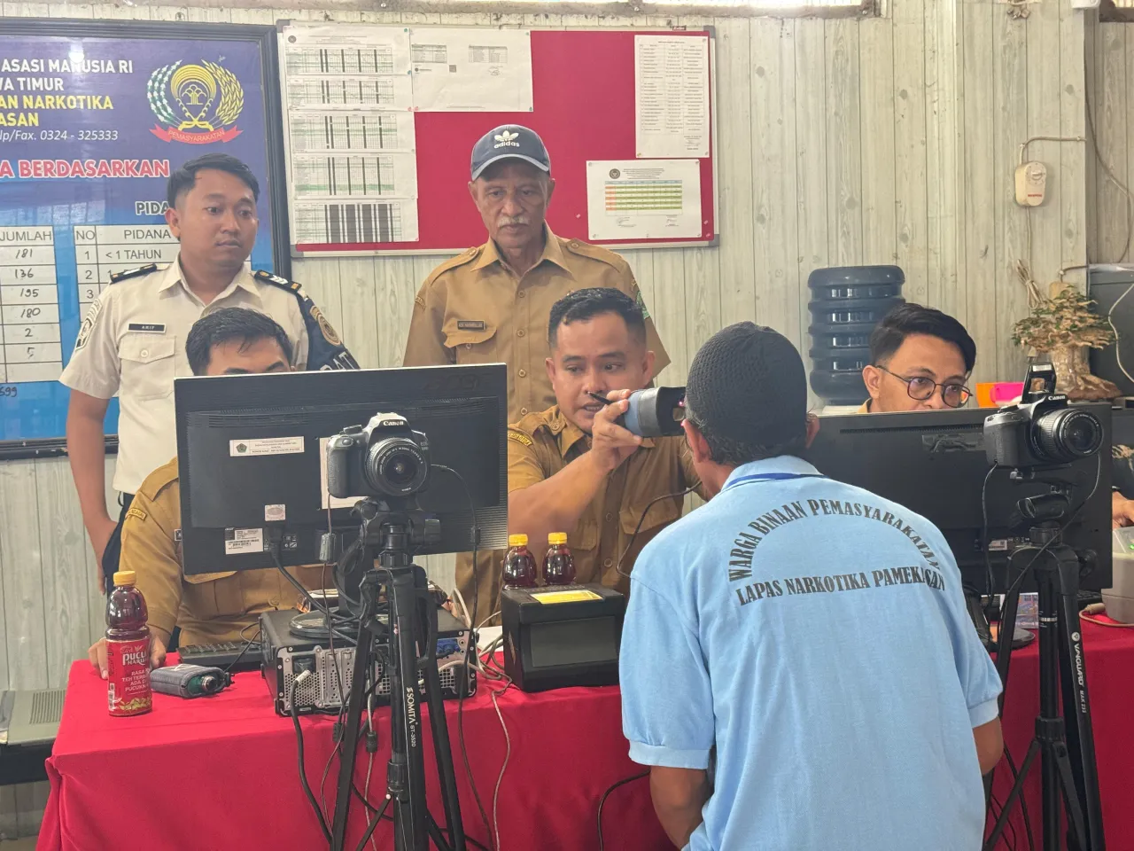 Ket Foto : Wujudkan Data Akurat, Lapas Narkotika Pamekasan Gelar Perekaman dan Pemadanan NIK Warga Binaan