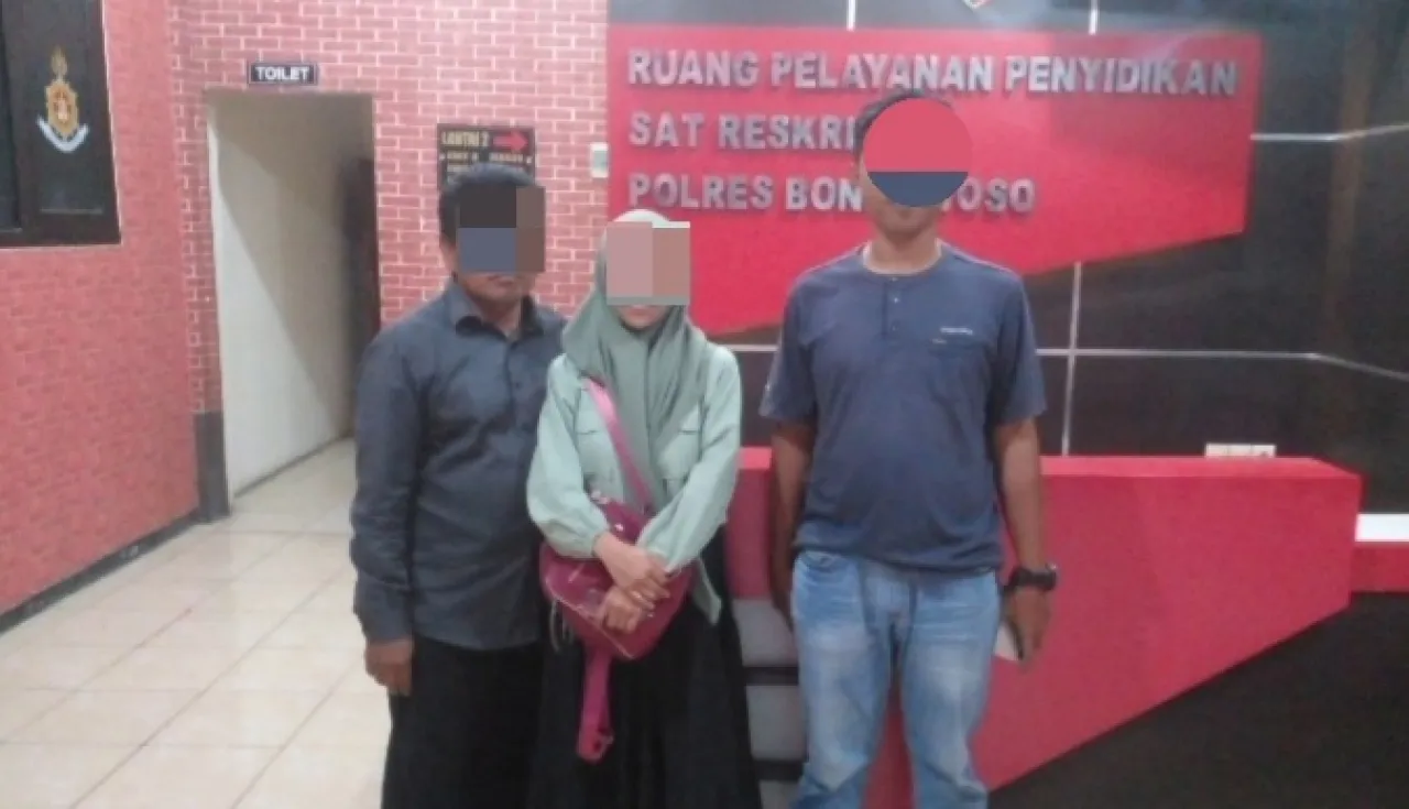 Ab bersama Keluarga usai pelaporan di Mapolres Bondowoso (Foto dok BK)