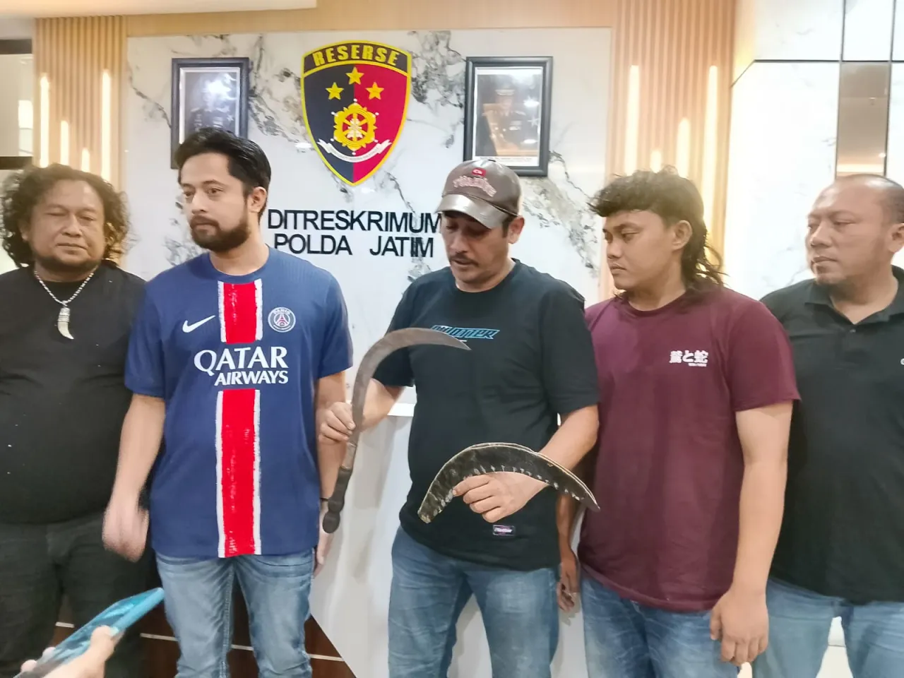 Ket Foto : Team Jatanras Ditreskrimum Polda Jatim Berhasil Mengungkap Aksi Begal Sadis di Sidoarjo