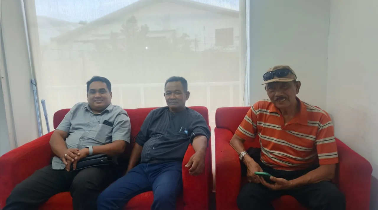 Ket Foto : Kuasa hukum Lembaga Independen Cakrawala Nusantara Bersama.