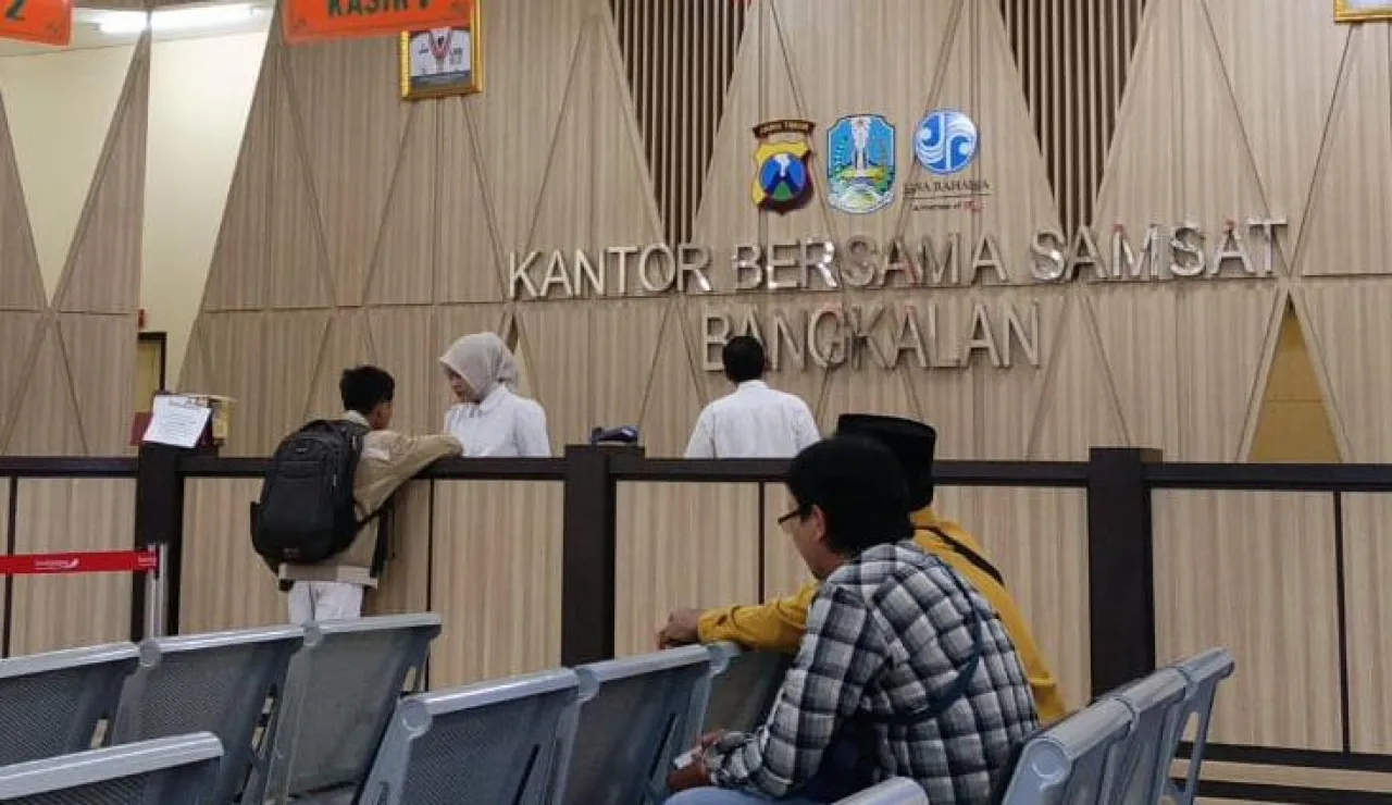 Ket Foto : Pelayanan Samsat Polres Bangkalan Sangat Kualitas dan Memuaskan, Warga Sampaikan Apresiasi