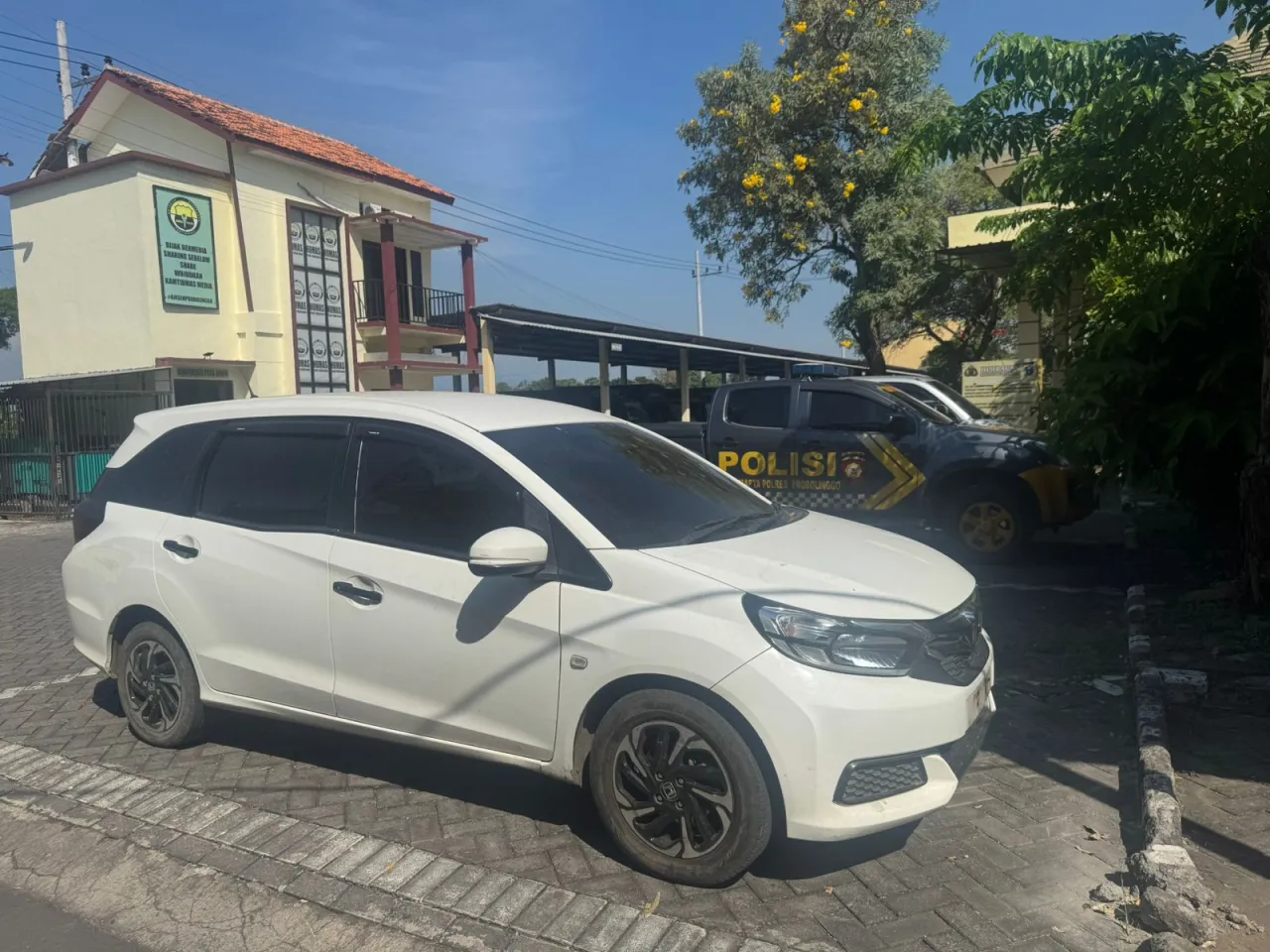 Ket Foto : Kasus Penggelapan Mobil Oleh Oknum Polisi, Pelapor Diperiksa Paminal