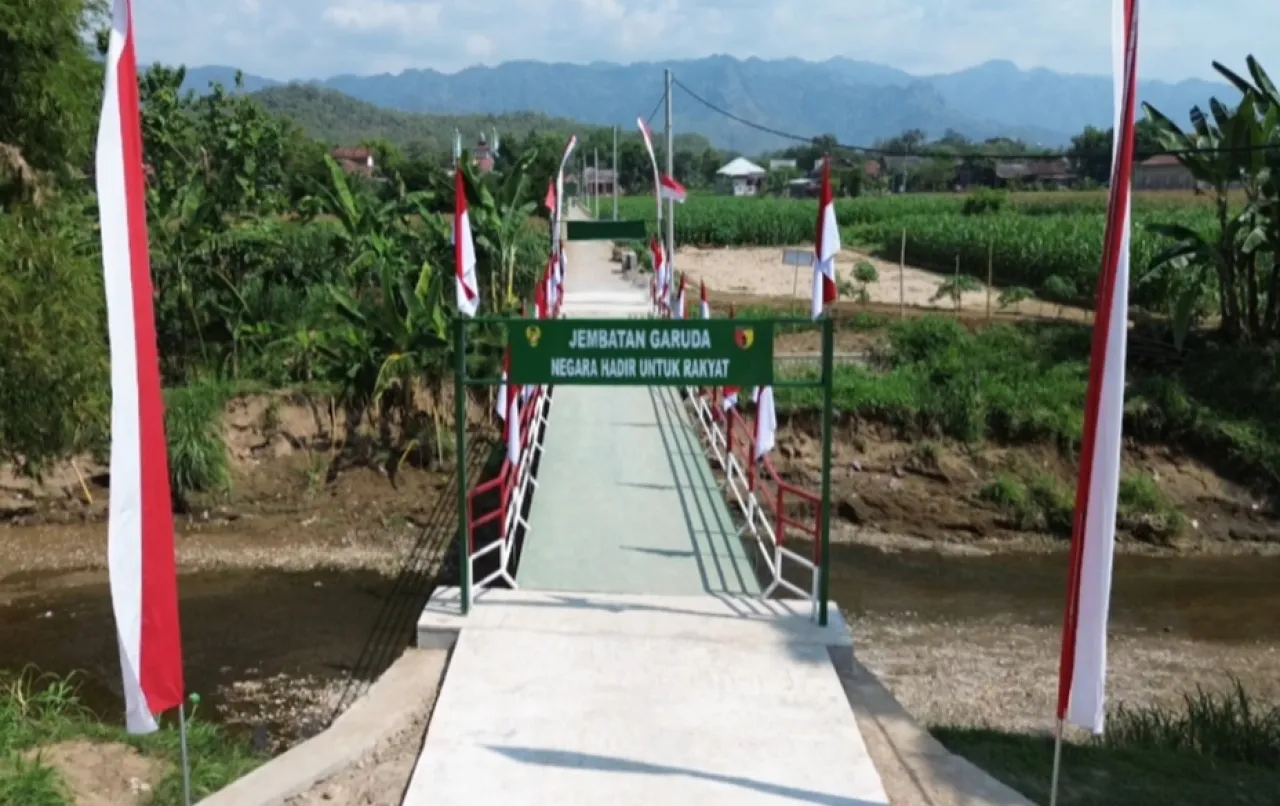 Saat Penantian Panjang Berakhir di Atas Jembatan Garuda