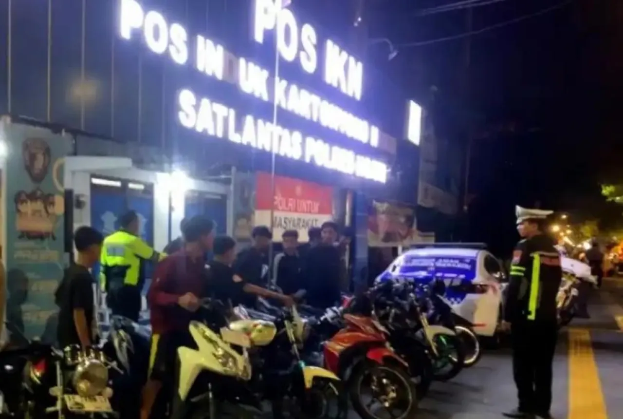 Ket Foto : Polres Ngawi Tingkatkan Patroli Malam, Tindak Balap Liar dan Kendaraan Tak Sesuai Spektek