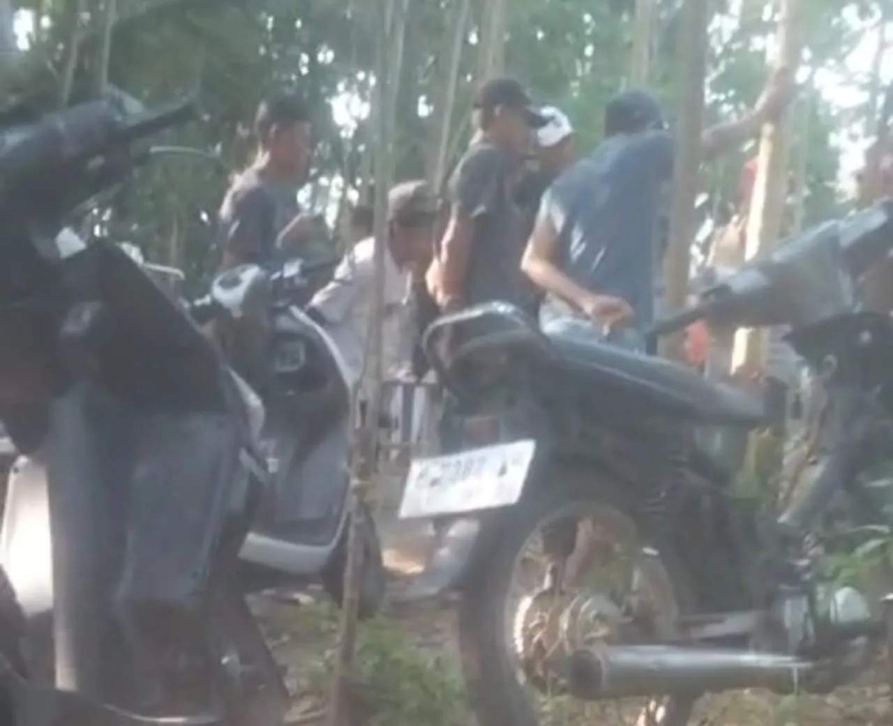 Ket Foto : APH Segera Bertindak, Diduga Jadi Surga Perjudian, Sabung Ayam, Cap Jeki dan Judi Dadu di Karang Anyar, Beroperasi Hingga Tengah Malam