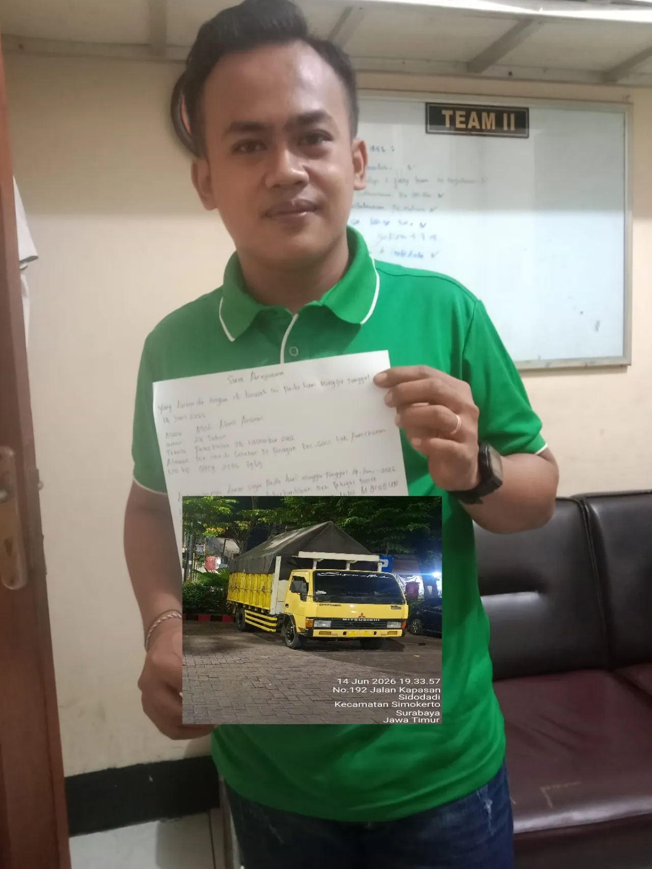 Ket Foto : KLARIFIKASI TERBUKA! Sopir JNT Delivery Tegaskan Truk yang Diamankan Tidak Membawa Barang Terlarang, Pemeriksaan Disebut Hanya Menemukan Muatan Ekspedisi