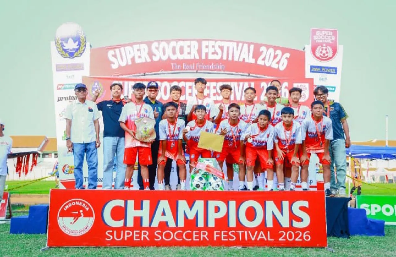 Ket Foto : SMPN 2 Sidoarjo Raih Juara 2 Super Soccer Festival 2026 Kategori Garuda