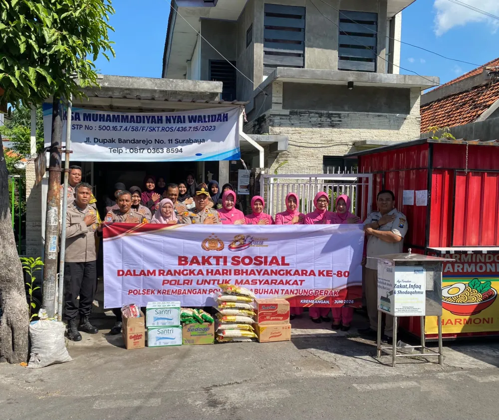 Ket Foto : Sambut Hari Bhayangkara ke-80, Polsek Krembangan Gelar Bakti Religi dan Salurkan Sembako ke Panti Asuha