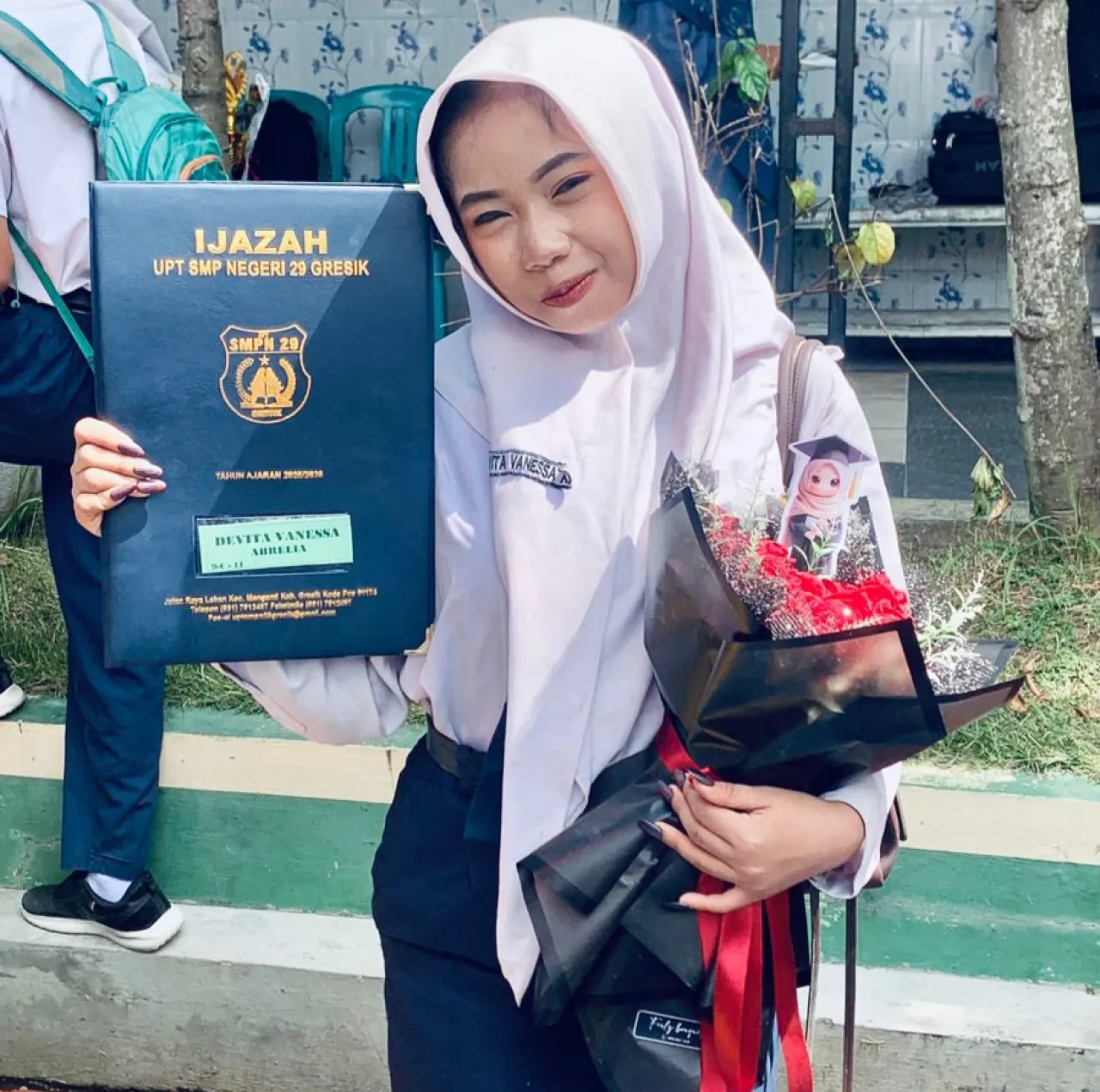 Ket Foto : Alhamdulillah, Devita Vanessa Abrelia Diterima di SMK Negeri 1 Driyorejo Gresik Melalui Jalur Prestasi