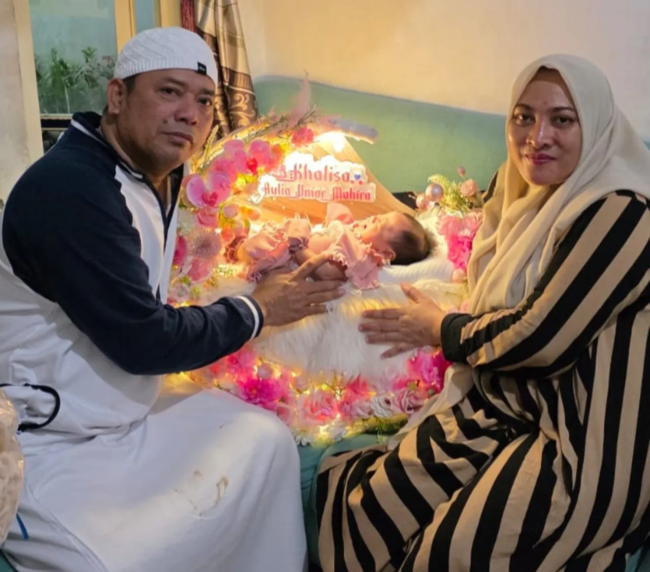 Ket Foto : Tasyakuran Selapan (40 Hari) Ananda Khalisa Aulia Umar Mahira Dihadiri Penasehat KWI Abah Syamsul Arifin 