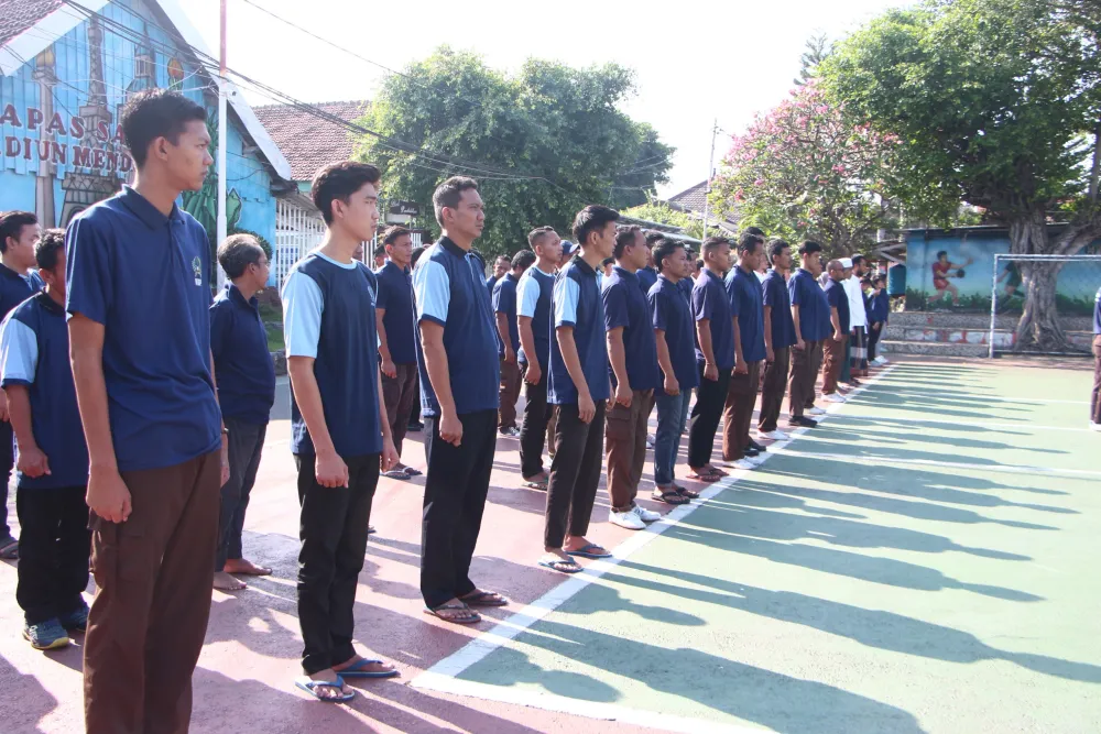 Ket Foto : Tumbuhkan Kedisiplinan sebagai Fondasi Pembinaan, Kasi BimKemas Ajak Warga Binaan Jadikan Disiplin sebagai Budaya dalam Kehidupan Sehari-hari