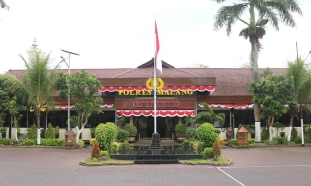 Ket Foto : Diduga Cabuli Enam Santriwati di Ponpes Al Falah Bantur, AMI Soroti Penangguhan Penahanan Terduga Pelaku