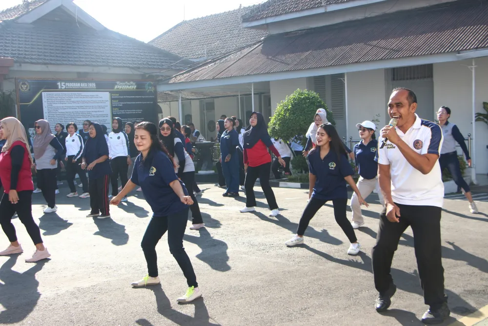Ket Foto : Langkah Sehat Menuju Pembinaan Berkualitas, Lapas Kelas I Madiun Wujudkan Pembinaan Humanis Lewat Senam Pagi bagi Warga Binaan Wanita