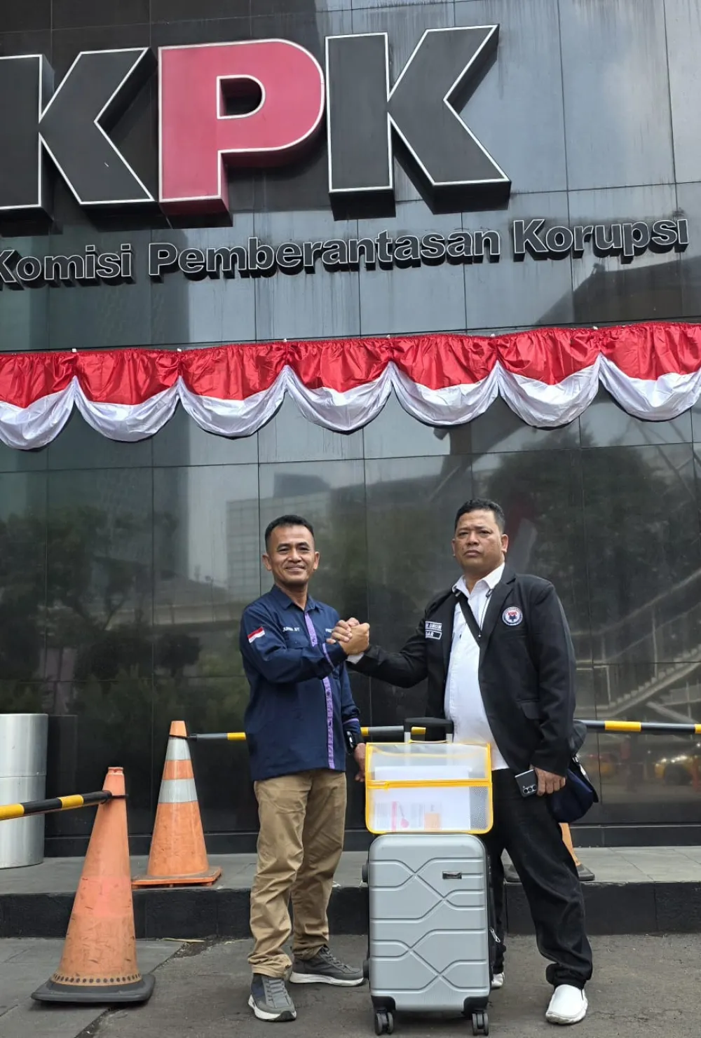 Ket Foto : GAPKM dan KWI Laporkan Informasi Tambahan Dugaan Korupsi Dana Hibah Jatim serta Dugaan TPPU ke KPK, Desak Tahan Tersangka Anwar Sadad 