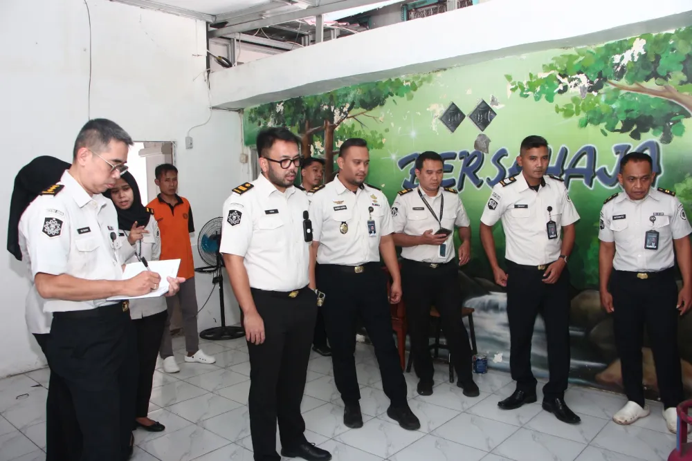 Ket Foto : Perkuat Akuntabilitas Pengelolaan BAMA, Itjen Pastikan Pengelolaan di Lapas Kelas I Madiun Berjalan Akuntabel