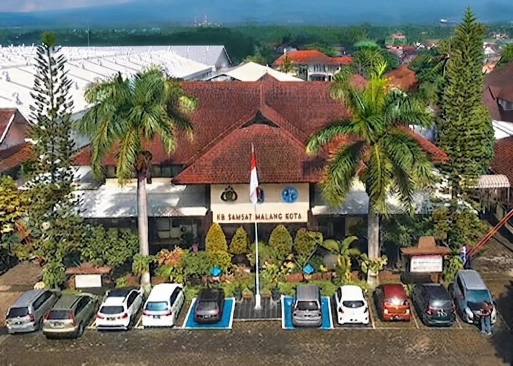Ket Foto : Kolaborasi Cantik Samsat Malang Kota, Berikan Pelayanan Prima
