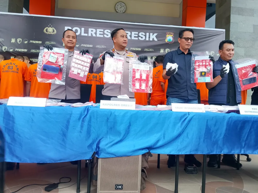 Ket Foto : Pers Release, Operasi Tumpas Narkoba Semeru Polres Gresik Berhasil Mengungkap 14 Kasus Narkoba Dalam Sepekan 