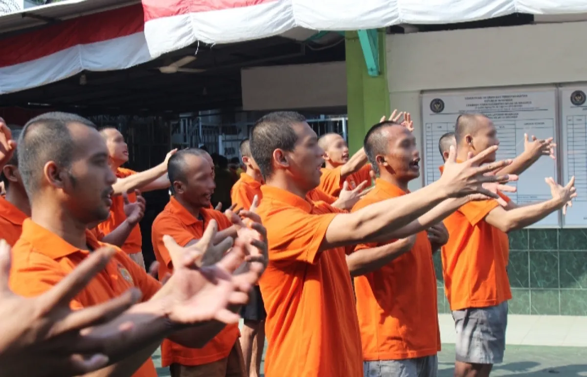 Ket Foto : Menjaga kebugaran sekaligus membangun kedisiplinan menjadi bagian dari rutinitas pembinaan Warga Binaan Pemasyarakatan (WBP) di Lapas Kelas IIA Sidoarjo.